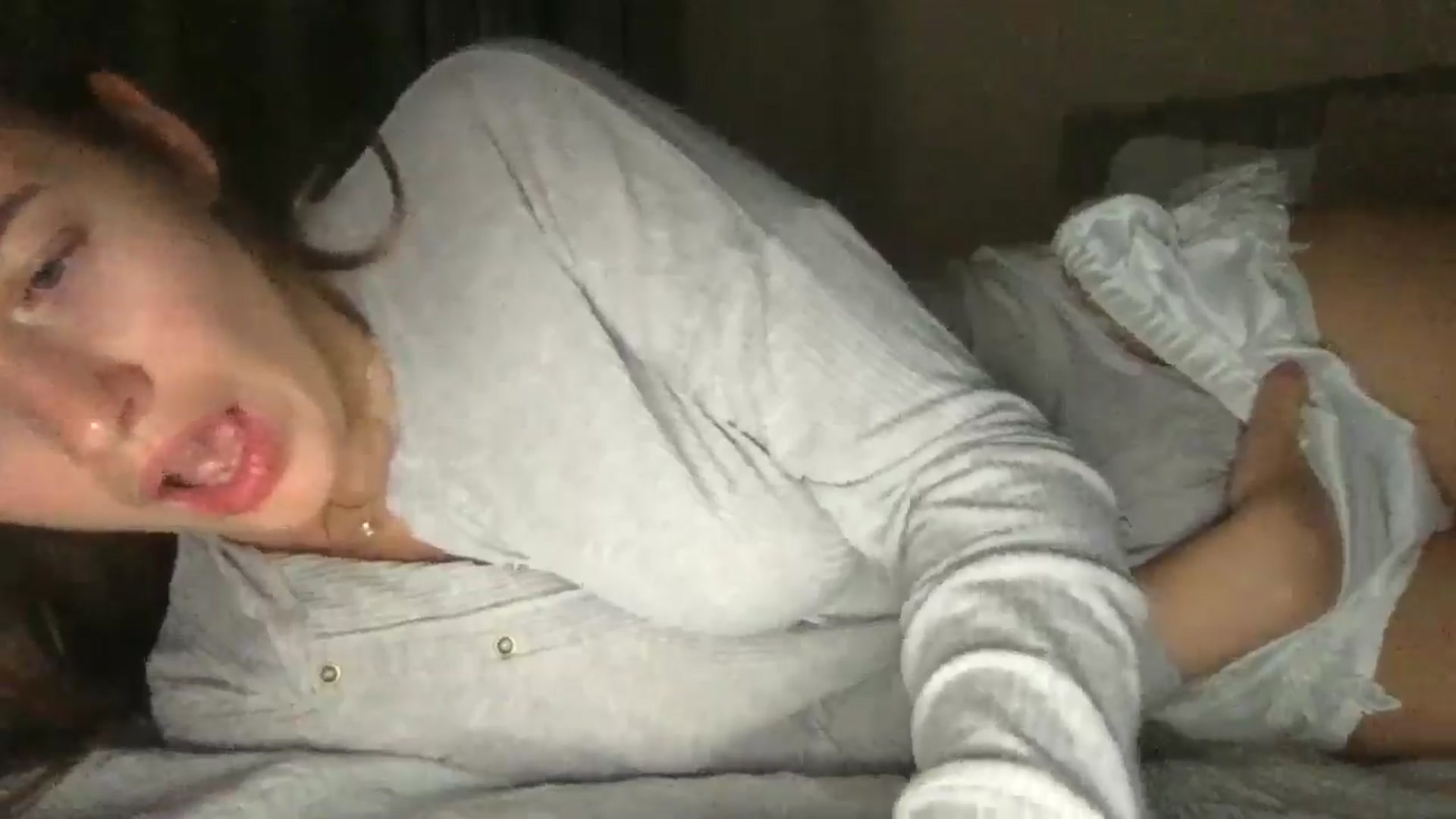 Gallery image thumbnail from SkySunFlower's myfreecams stream on, 10/22/2025, 03:36 image 10 of 20