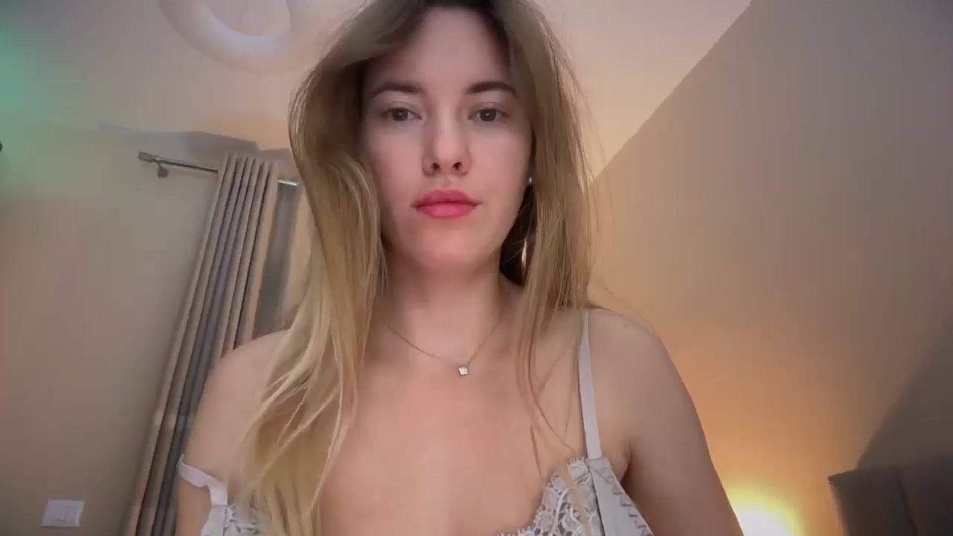 Gallery image thumbnail from SkySunFlower's myfreecams stream on, 11/04/2025, 24:49 image 12 of 20