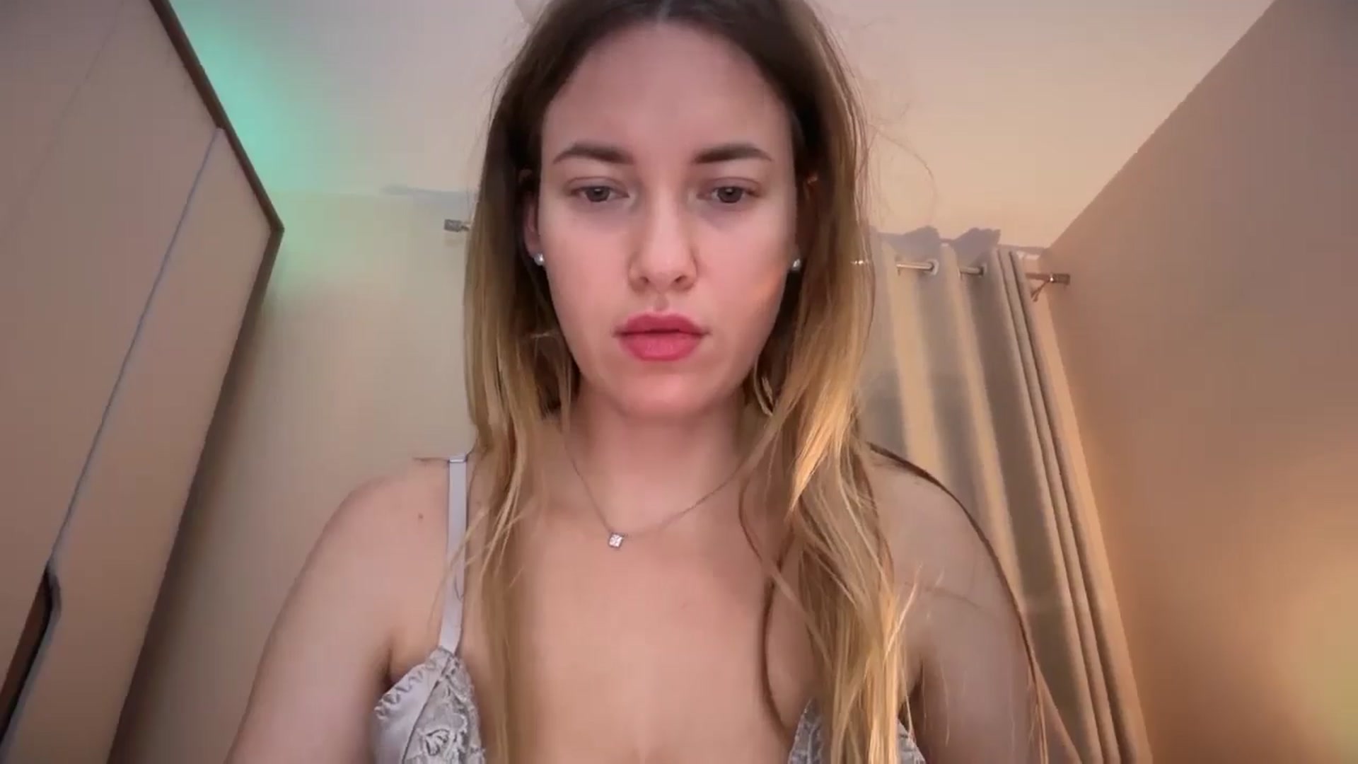 Gallery image thumbnail from SkySunFlower's myfreecams stream on, 11/04/2025, 03:07 image 20 of 20