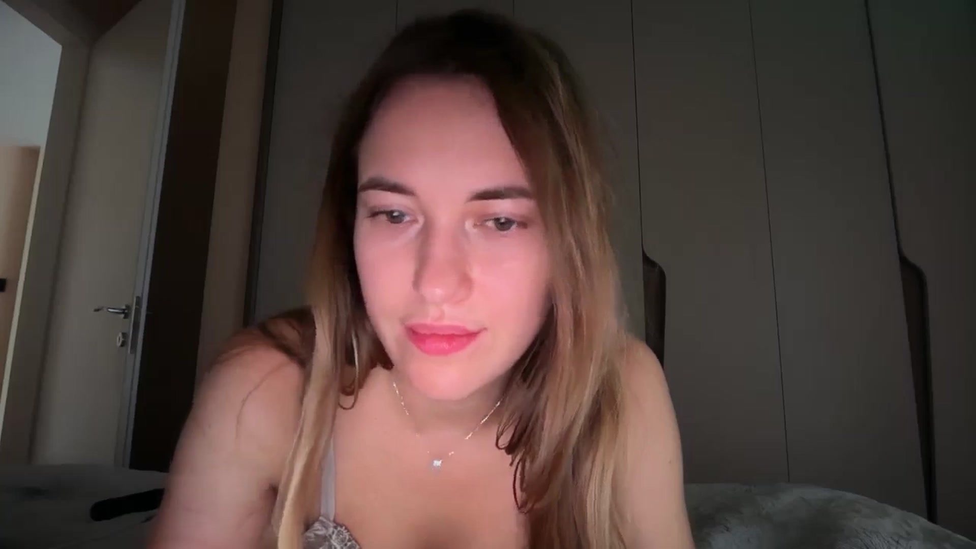 Gallery image thumbnail from SkySunFlower's myfreecams stream on, 11/04/2025, 07:04 image 12 of 20