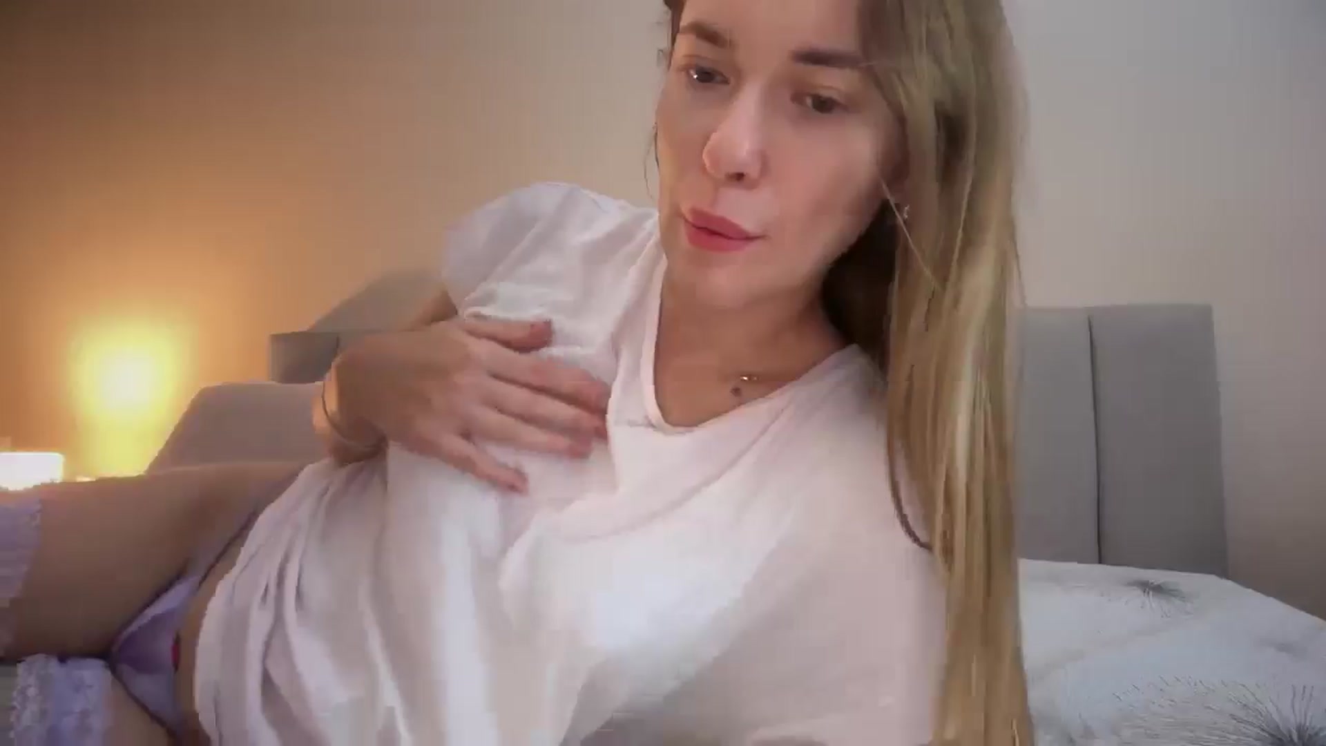 Gallery image thumbnail from SkySunFlower's myfreecams stream on, 11/05/2025, 21:13 image 16 of 20