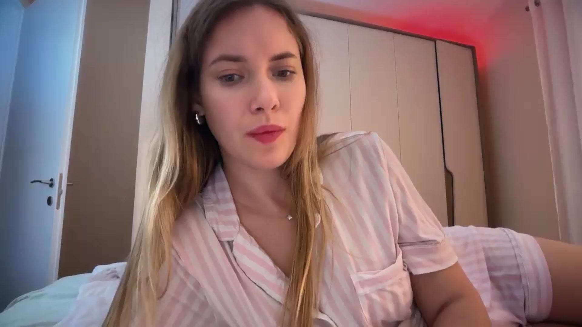 Gallery image thumbnail from SkySunFlower's myfreecams stream on, 11/09/2025, 01:27 image 15 of 20