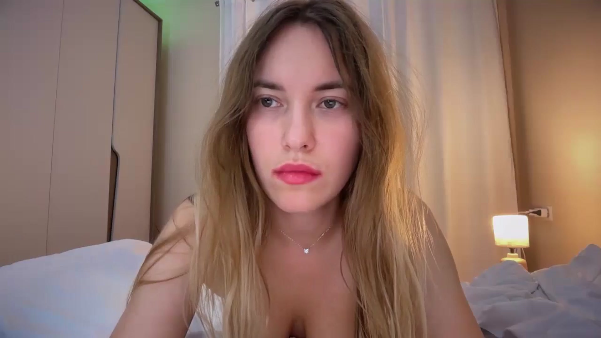 Gallery image thumbnail from SkySunFlower's myfreecams stream on, 11/10/2025, 04:20 image 3 of 20