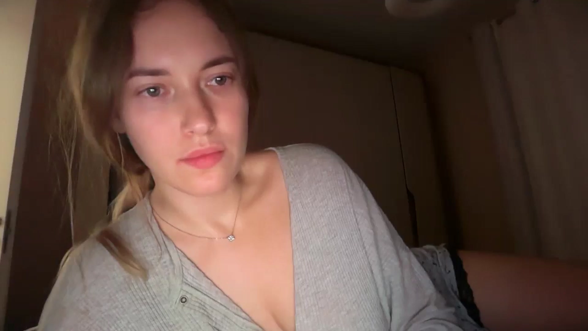 Gallery image thumbnail from SkySunFlower's myfreecams stream on, 11/13/2025, 10:21 image 5 of 20