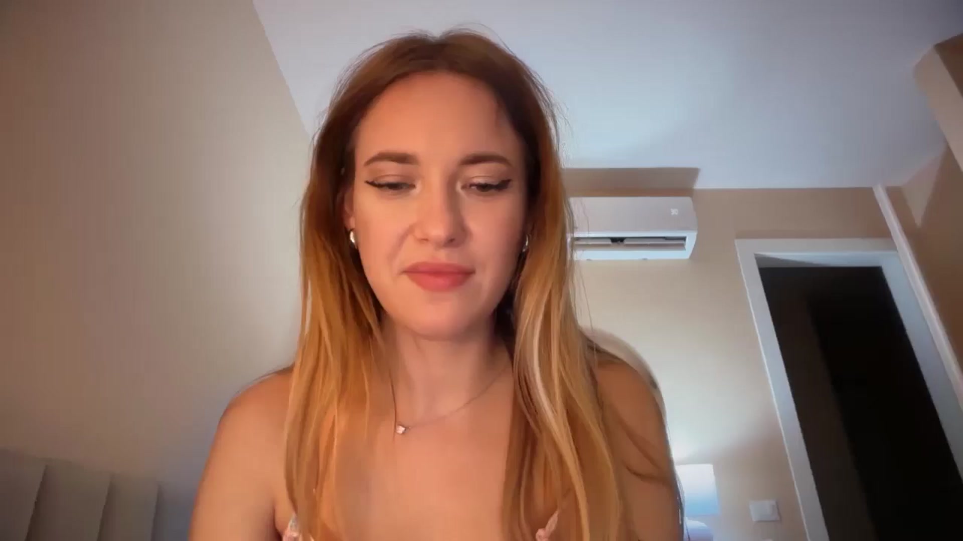 Gallery image thumbnail from SkySunFlower's myfreecams stream on, 11/15/2025, 07:02 image 1 of 20