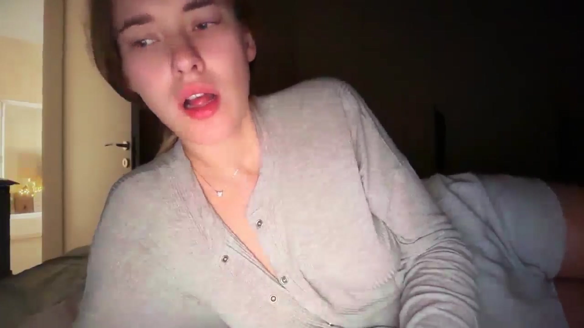 Gallery image thumbnail from SkySunFlower's myfreecams stream on, 11/15/2025, 10:08 image 6 of 20
