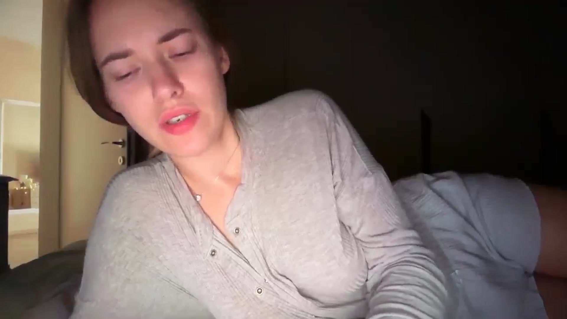 Gallery image thumbnail from SkySunFlower's myfreecams stream on, 11/15/2025, 10:08 image 7 of 20