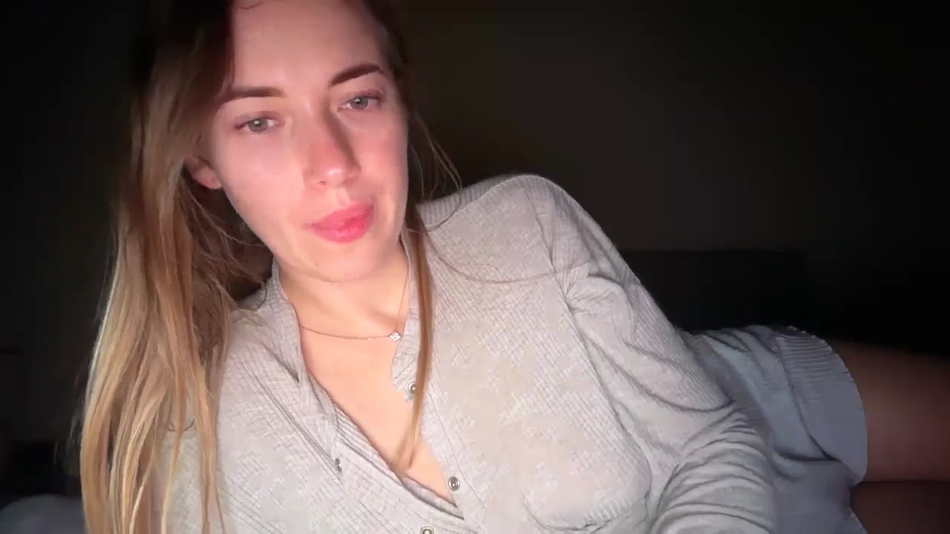 Gallery image thumbnail from SkySunFlower's myfreecams stream on, 11/18/2025, 05:46 image 14 of 20