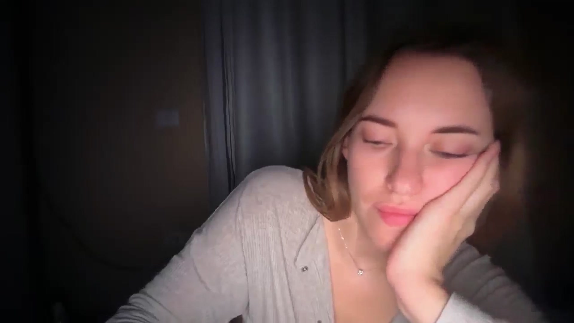 Gallery image thumbnail from SkySunFlower's myfreecams stream on, 11/18/2025, 06:18 image 9 of 20