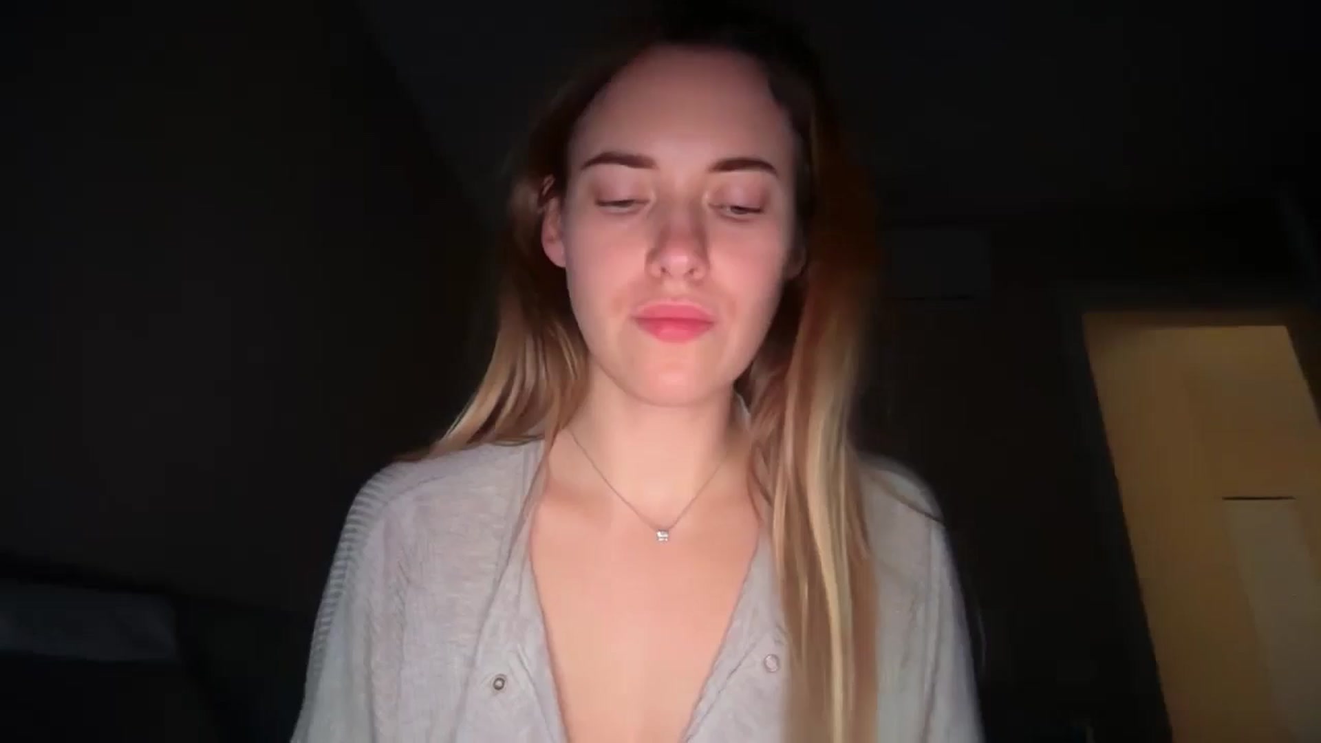Gallery image thumbnail from SkySunFlower's myfreecams stream on, 11/18/2025, 07:13 image 3 of 20