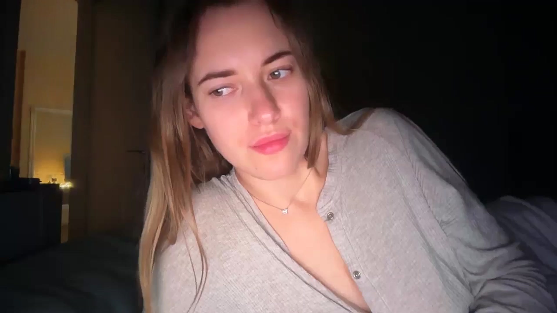 Gallery image thumbnail from SkySunFlower's myfreecams stream on, 11/18/2025, 07:13 image 9 of 20