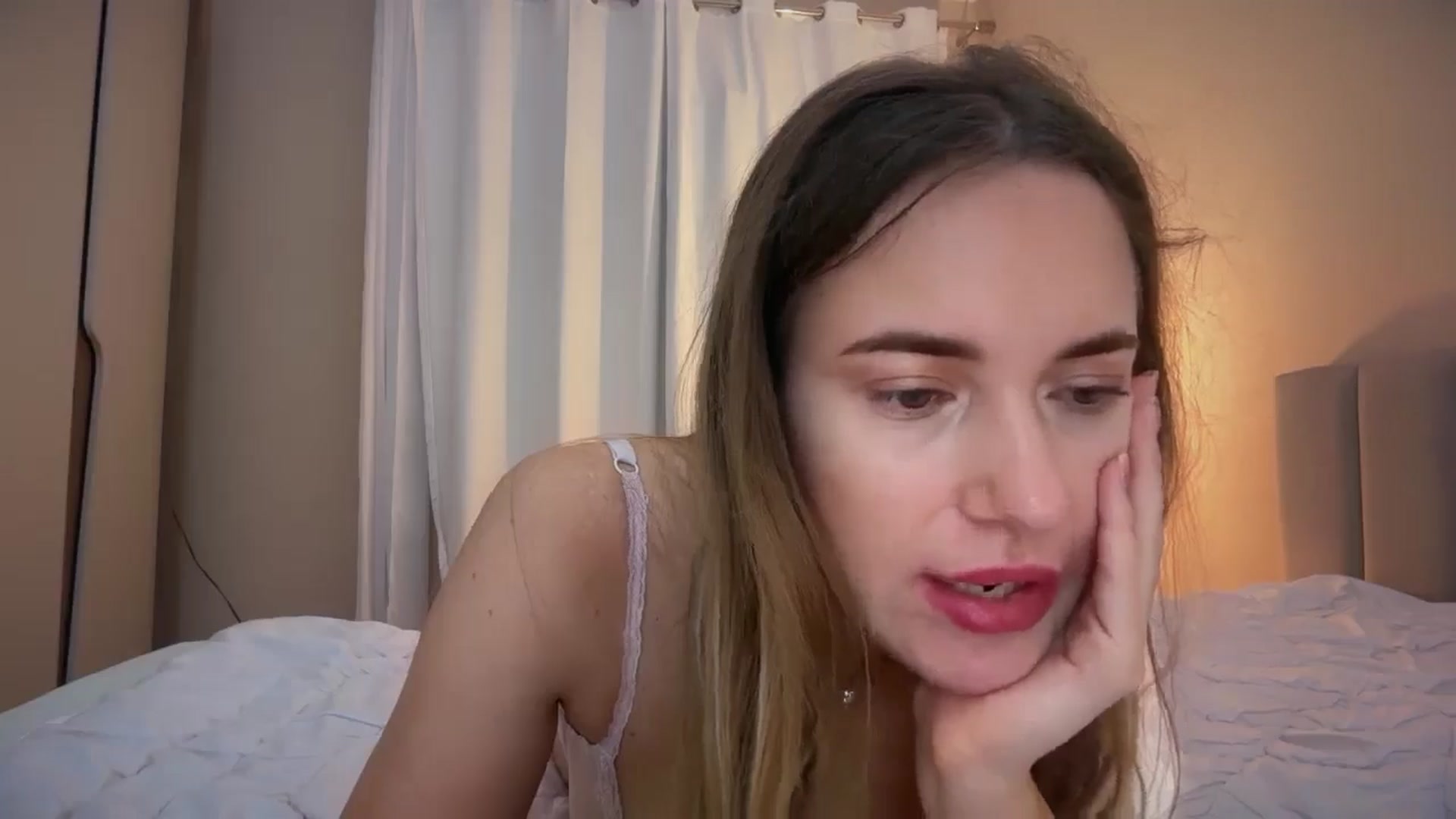 Gallery image thumbnail from SkySunFlower's myfreecams stream on, 11/18/2025, 22:59 image 2 of 20