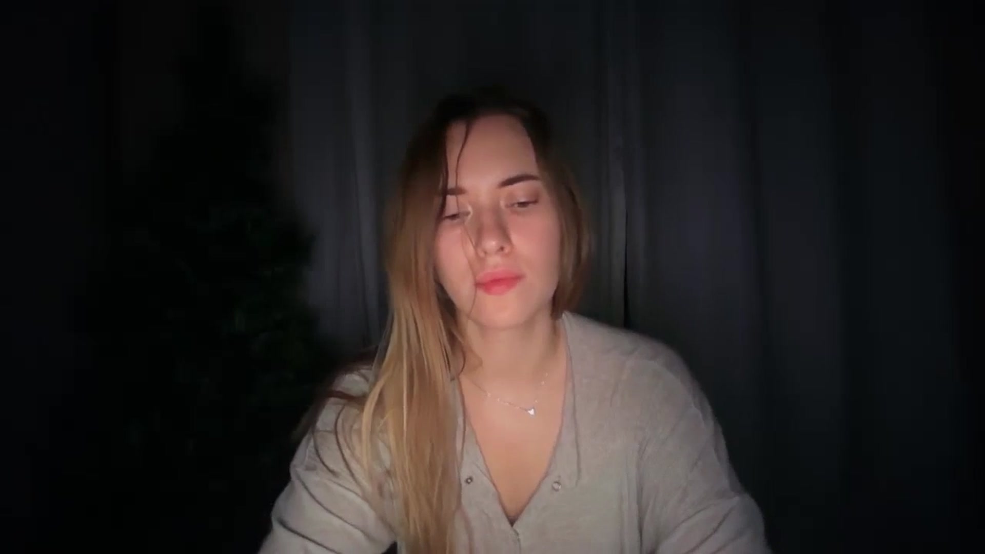 Gallery image thumbnail from SkySunFlower's myfreecams stream on, 11/19/2025, 03:51 image 2 of 20