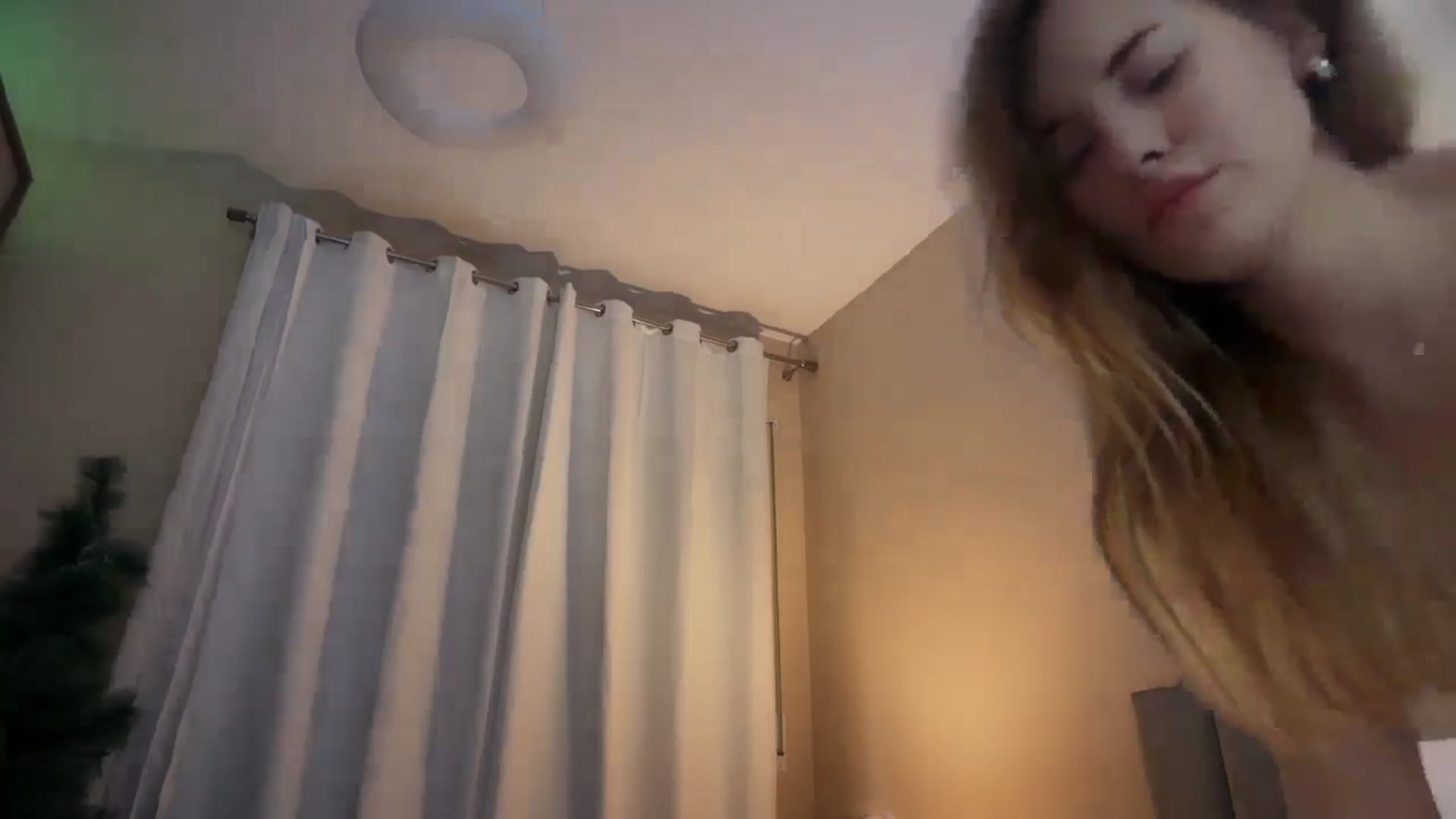 Gallery image thumbnail from SkySunFlower's myfreecams stream on, 11/21/2025, 02:38 image 11 of 20