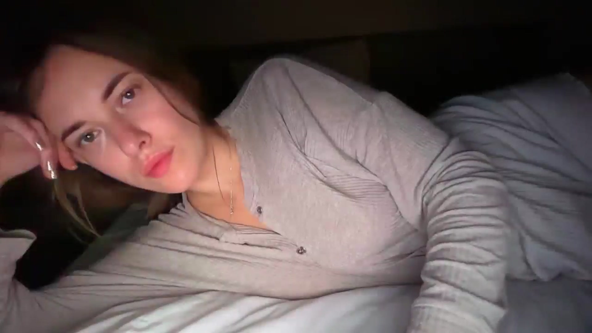 Gallery image thumbnail from SkySunFlower's myfreecams stream on, 11/21/2025, 04:01 image 13 of 20