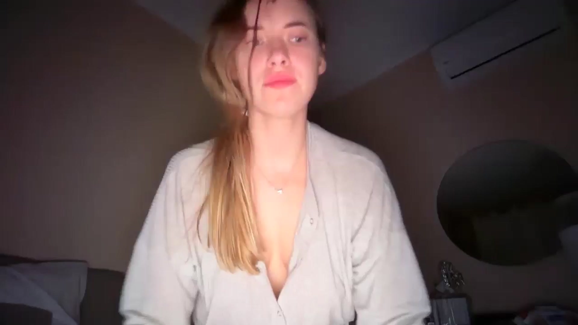 Gallery image thumbnail from SkySunFlower's myfreecams stream on, 11/21/2025, 04:01 image 1 of 20