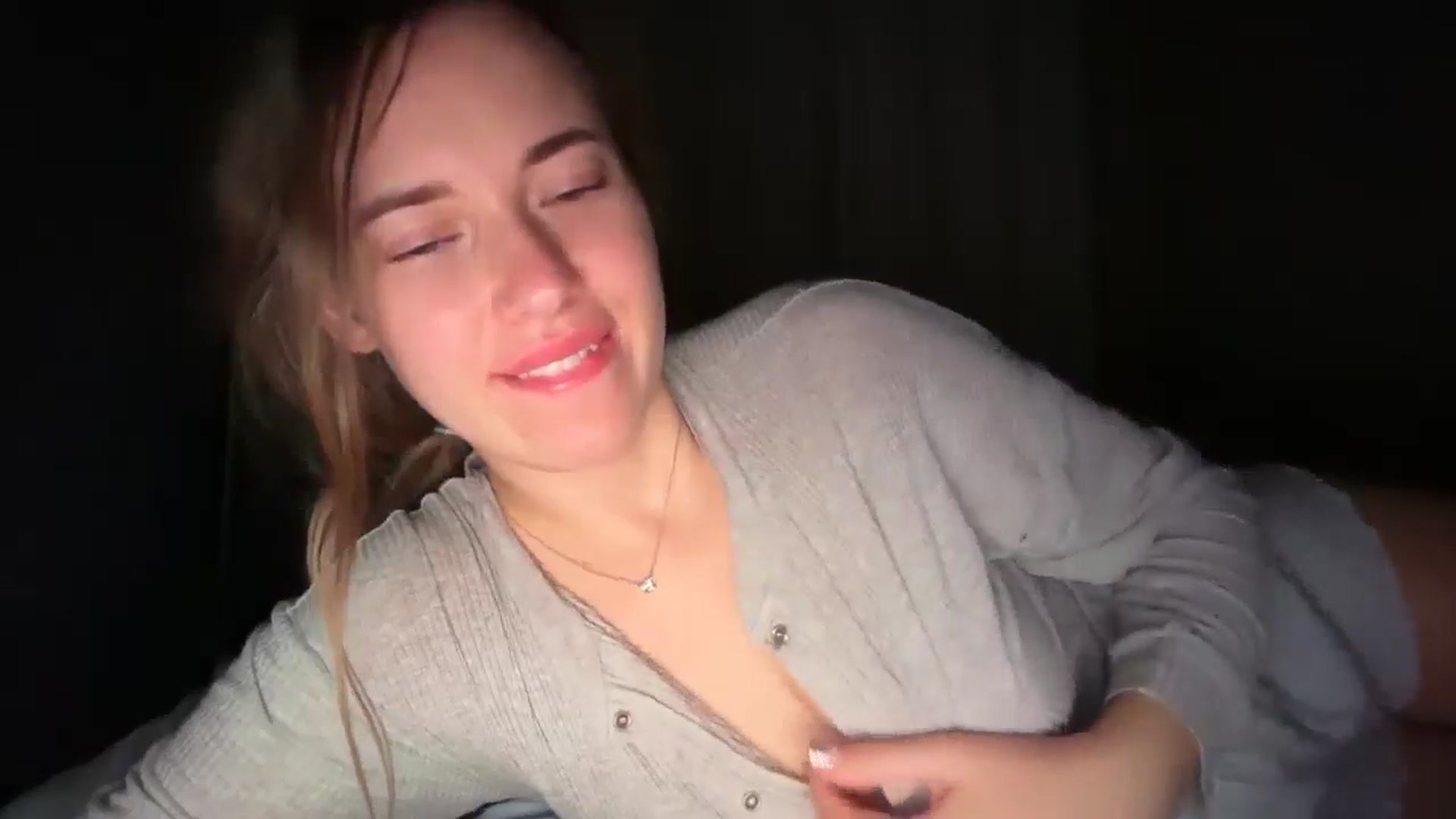 Gallery image thumbnail from SkySunFlower's myfreecams stream on, 11/21/2025, 04:30 image 4 of 20
