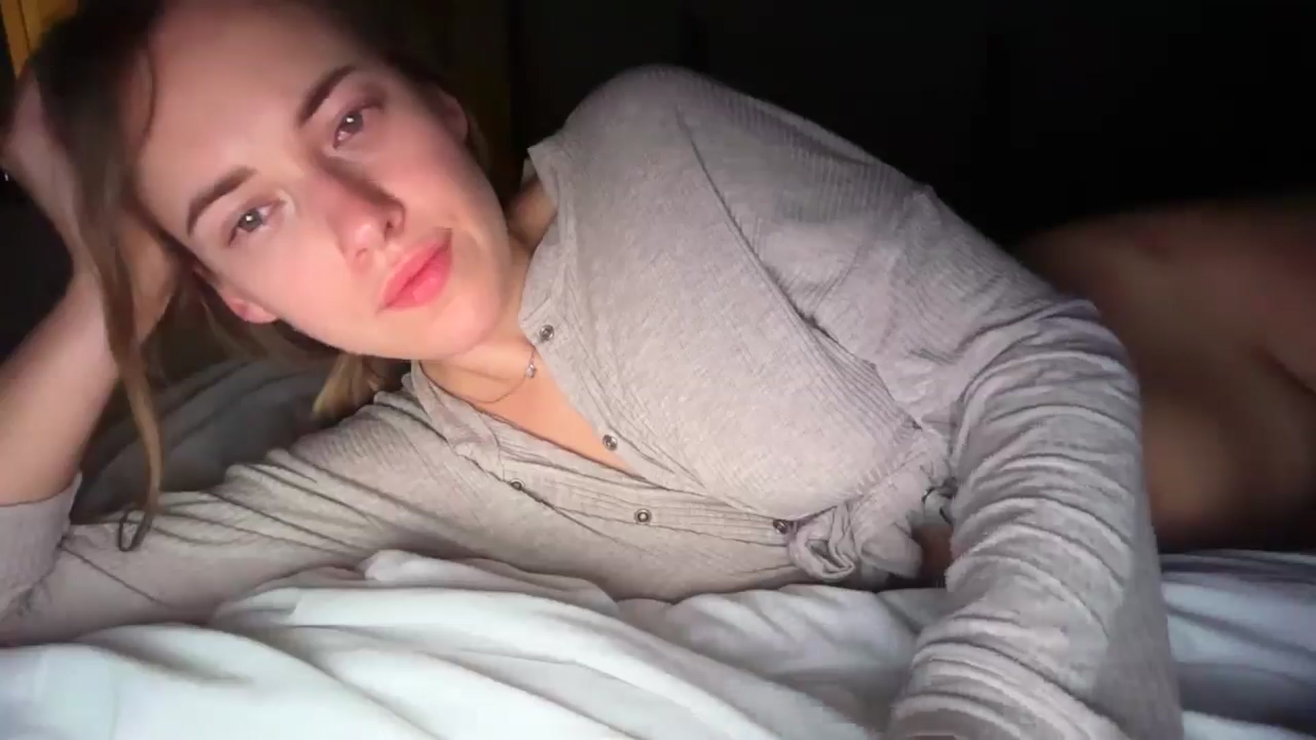 Gallery image thumbnail from SkySunFlower's myfreecams stream on, 11/21/2025, 04:44 image 15 of 20