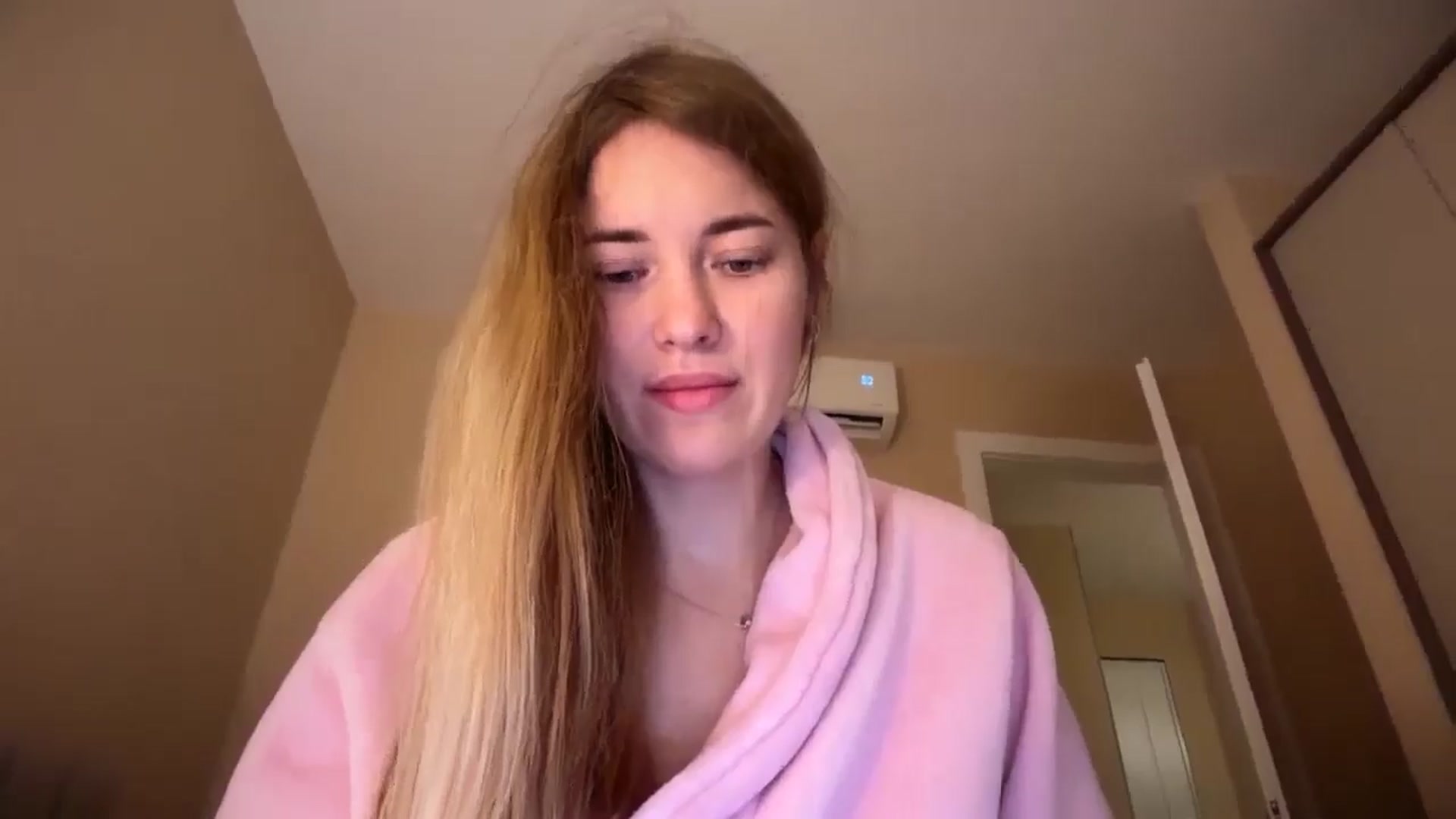 Gallery image thumbnail from SkySunFlower's myfreecams stream on, 11/21/2025, 17:41 image 7 of 20