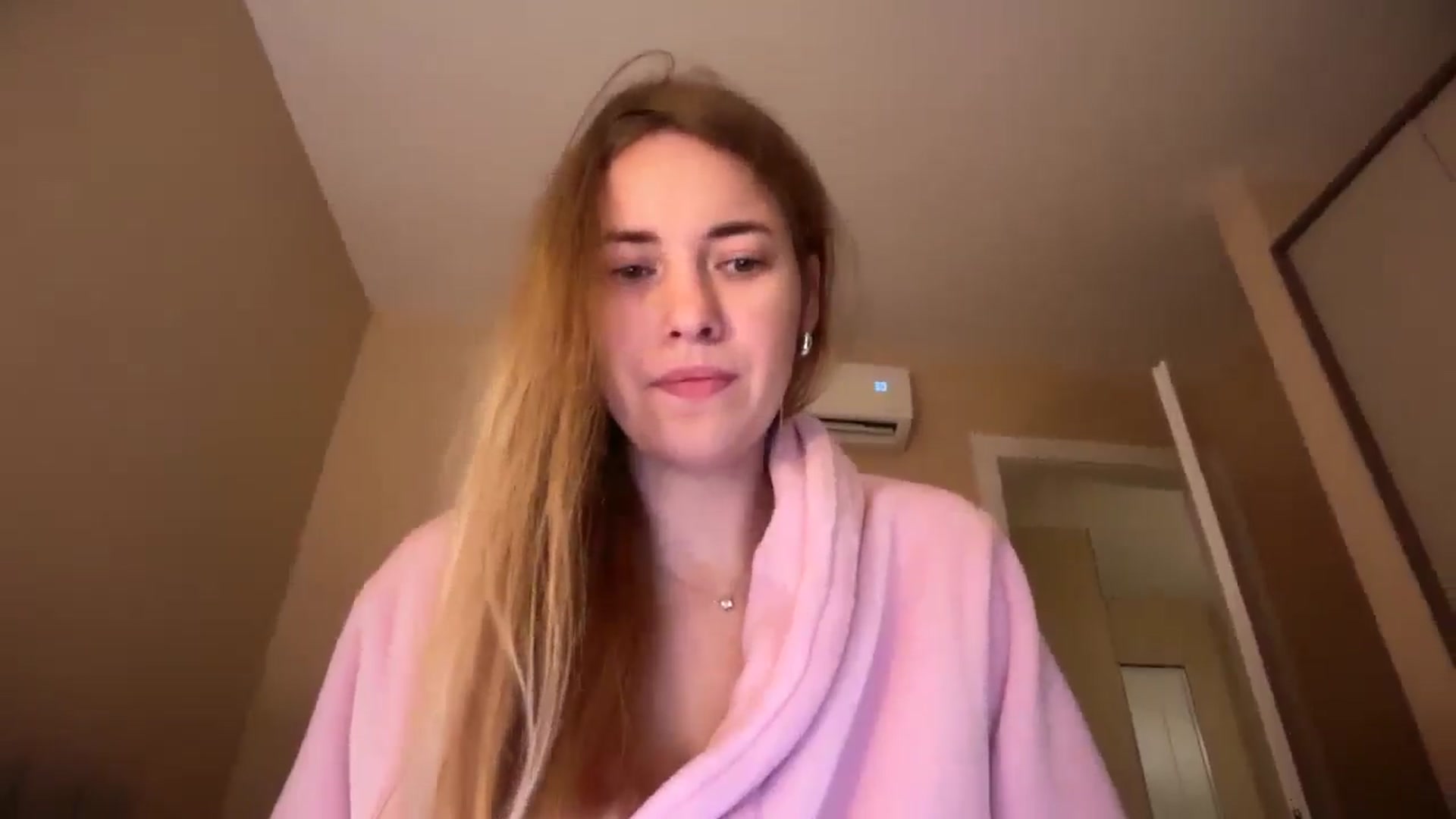 Gallery image thumbnail from SkySunFlower's myfreecams stream on, 11/21/2025, 17:41 image 6 of 20