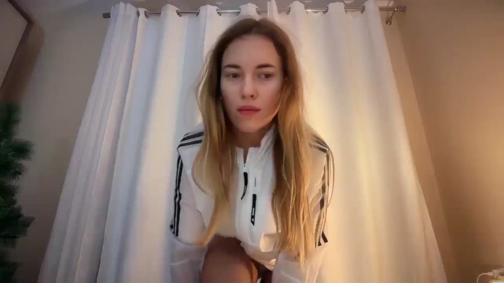 Gallery image thumbnail from SkySunFlower's myfreecams stream on, 11/26/2025, 19:47 image 1 of 20