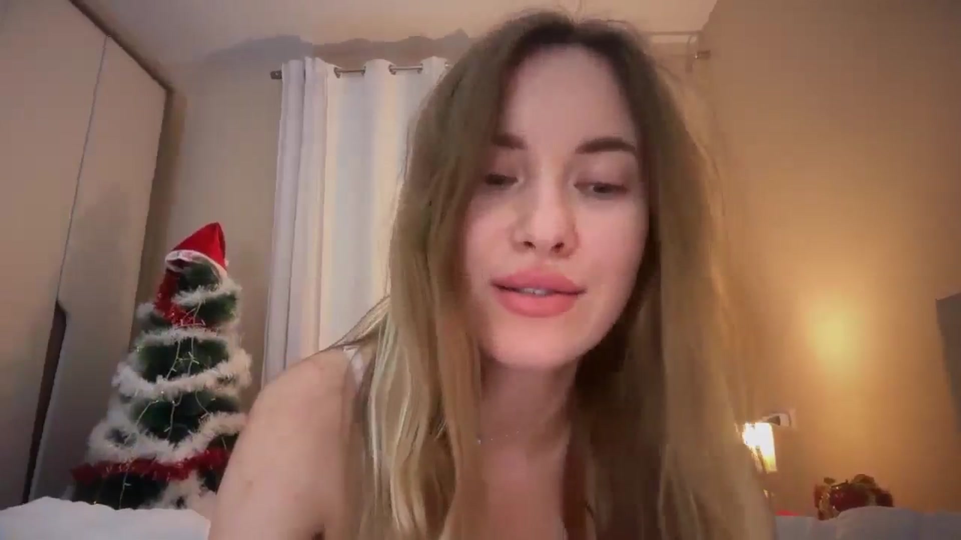 Gallery image thumbnail from SkySunFlower's myfreecams stream on, 12/04/2025, 01:20 image 4 of 20