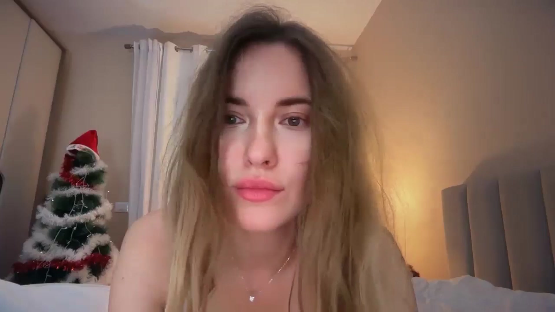 Gallery image thumbnail from SkySunFlower's myfreecams stream on, 12/04/2025, 22:36 image 2 of 20