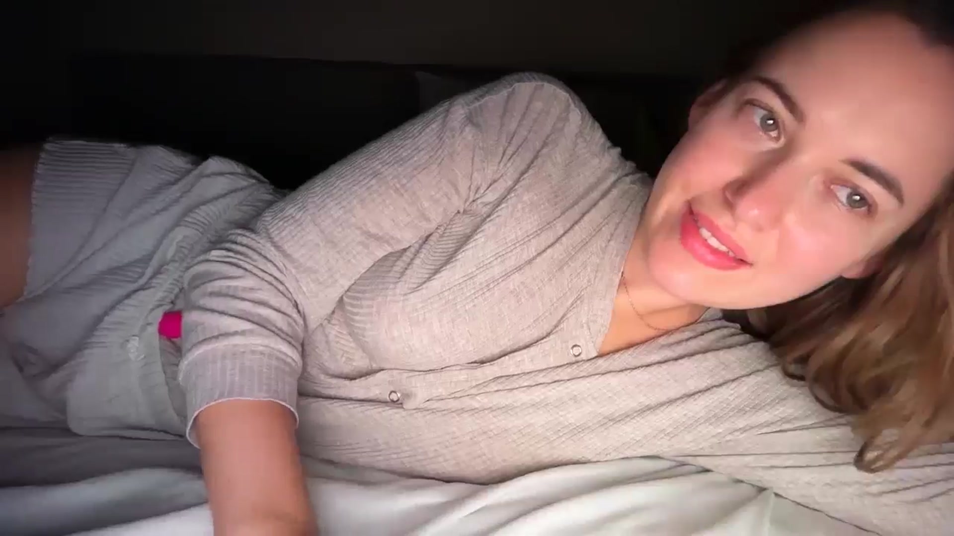 Gallery image thumbnail from SkySunFlower's myfreecams stream on, 12/06/2025, 17:18 image 2 of 20