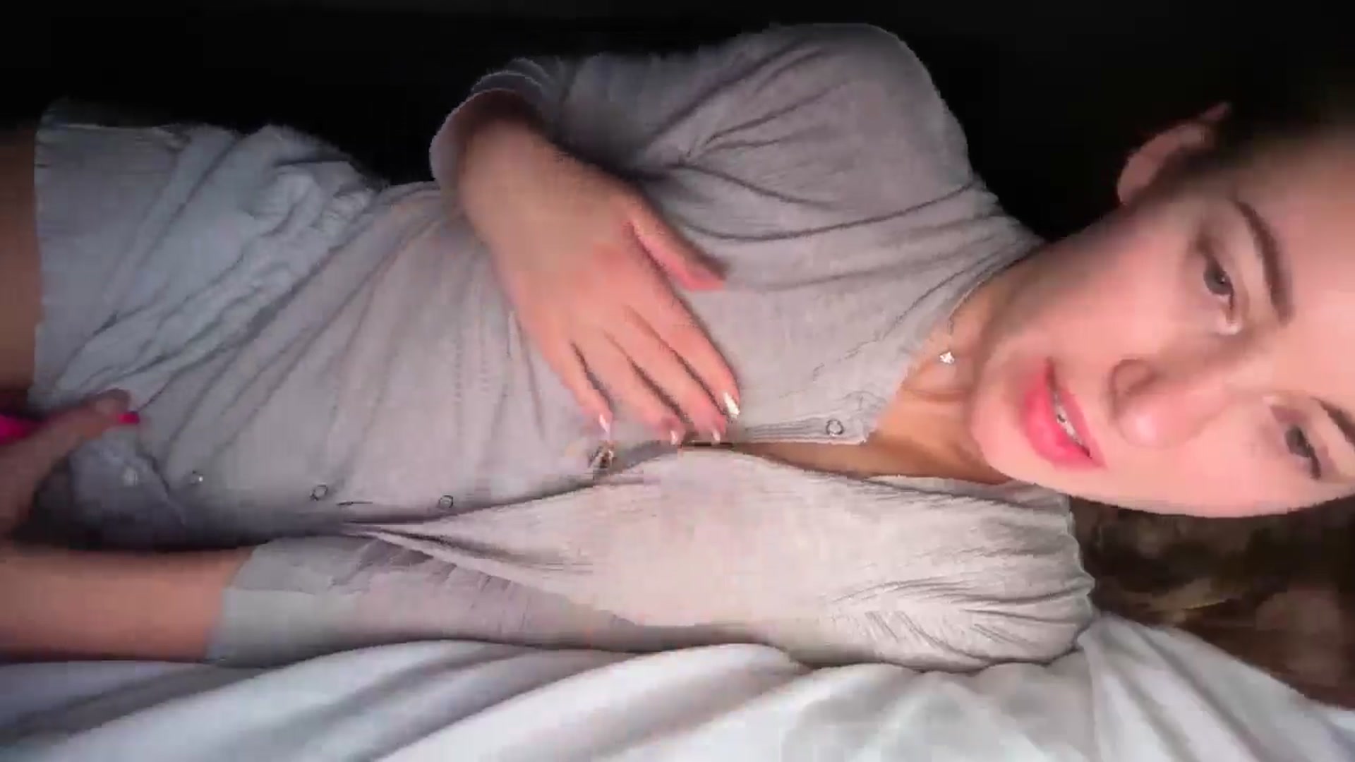Gallery image thumbnail from SkySunFlower's myfreecams stream on, 12/06/2025, 17:18 image 3 of 20