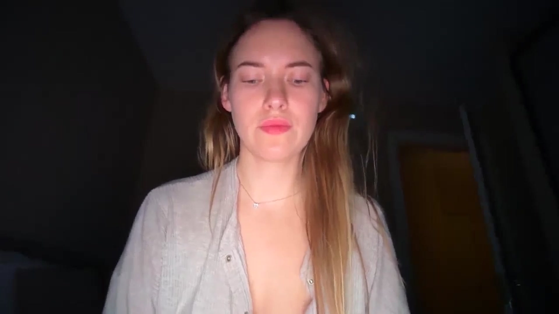 Gallery image thumbnail from SkySunFlower's myfreecams stream on, 12/06/2025, 17:18 image 7 of 20