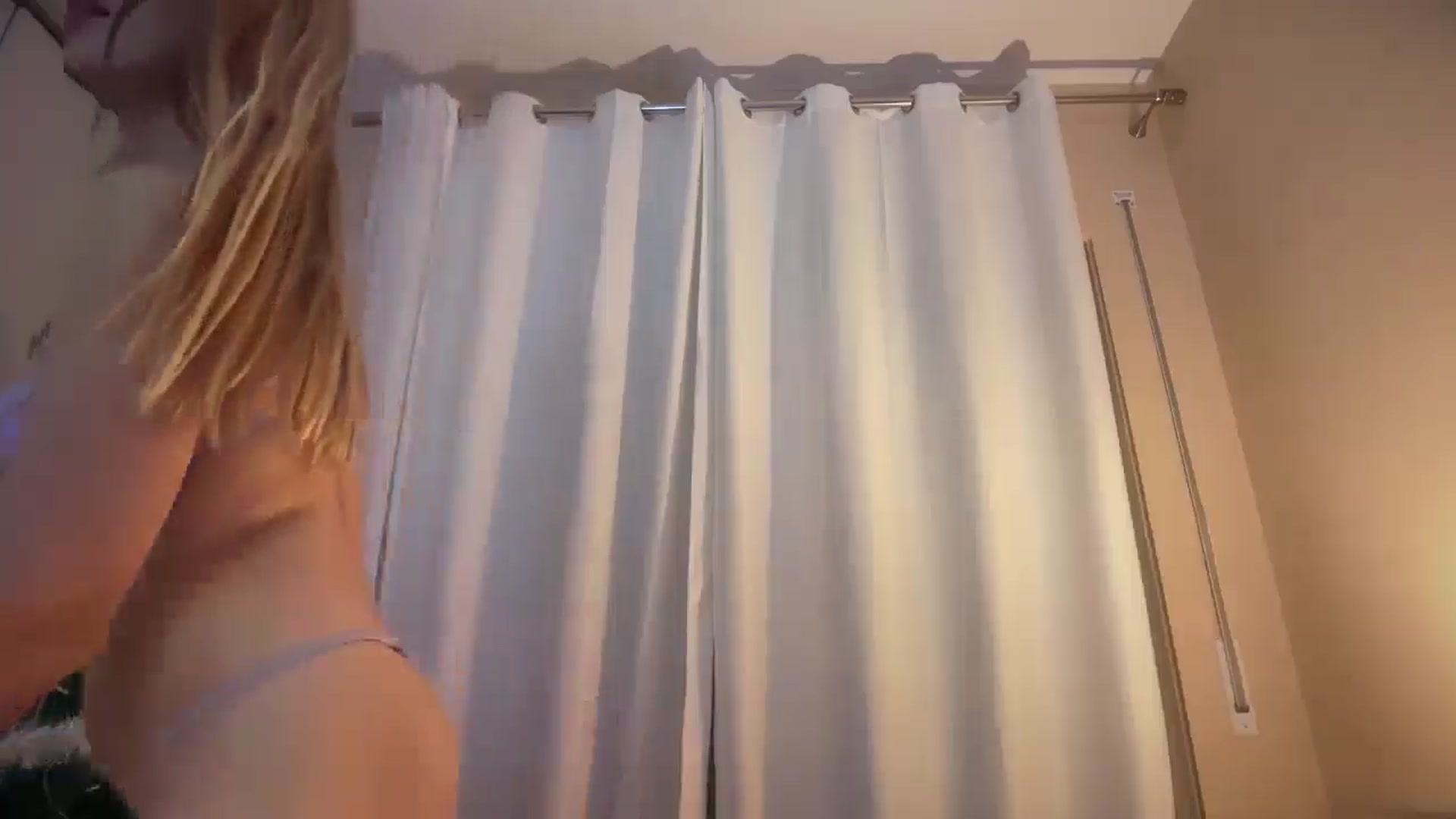Gallery image thumbnail from SkySunFlower's myfreecams stream on, 12/10/2025, 05:26 image 11 of 20