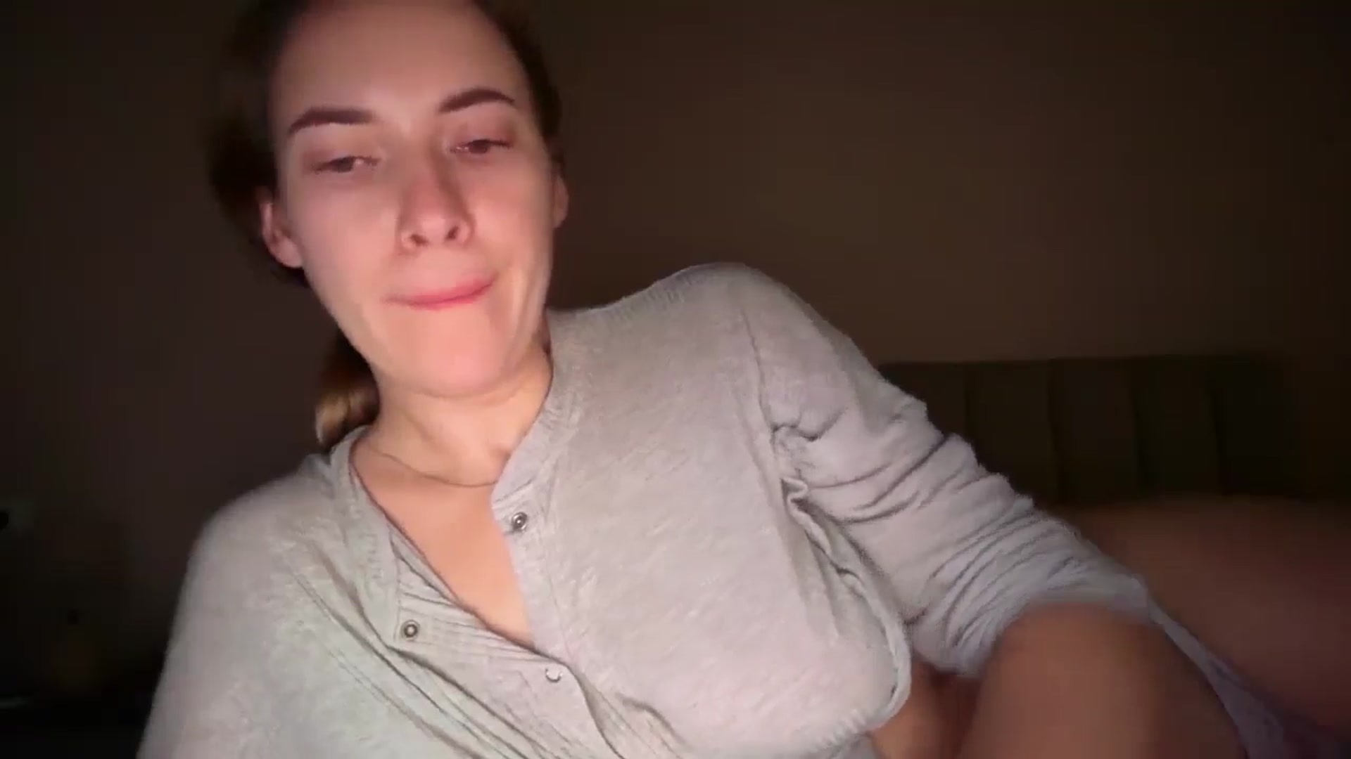 Gallery image thumbnail from SkySunFlower's myfreecams stream on, 12/10/2025, 08:06 image 2 of 20