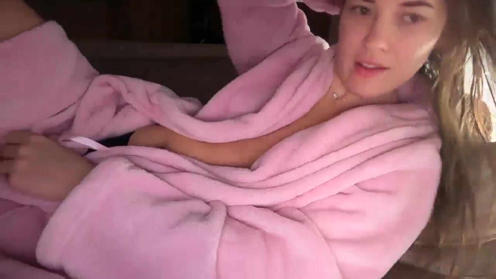 Gallery image thumbnail from SkySunFlower's myfreecams stream on, 12/12/2025, 11:29 image 16 of 20