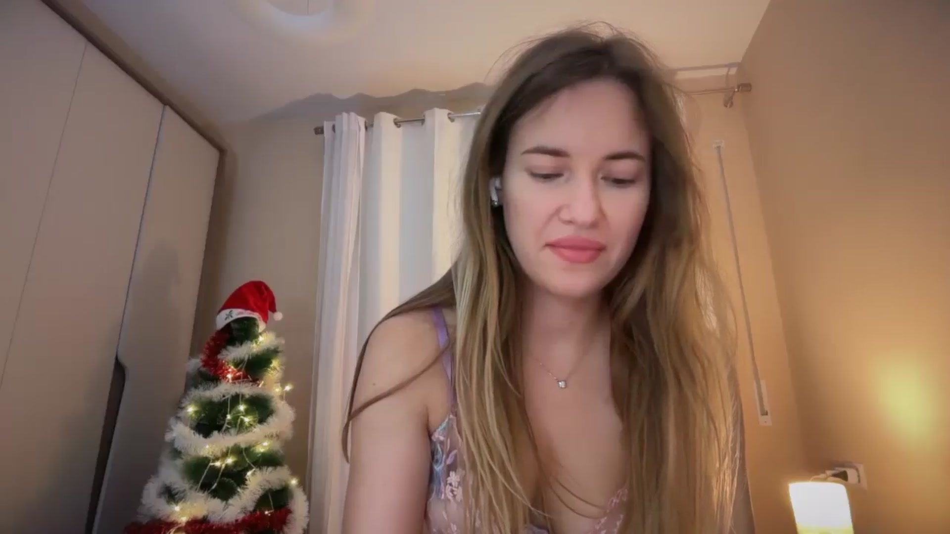 Gallery image thumbnail from SkySunFlower's myfreecams stream on, 12/13/2025, 02:51 image 16 of 20