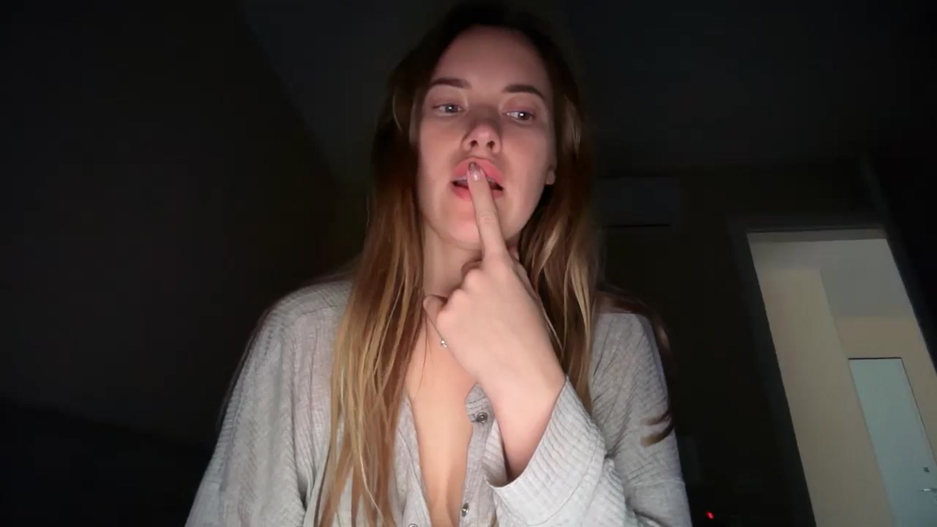 Gallery image thumbnail from SkySunFlower's myfreecams stream on, 12/13/2025, 15:19 image 9 of 20