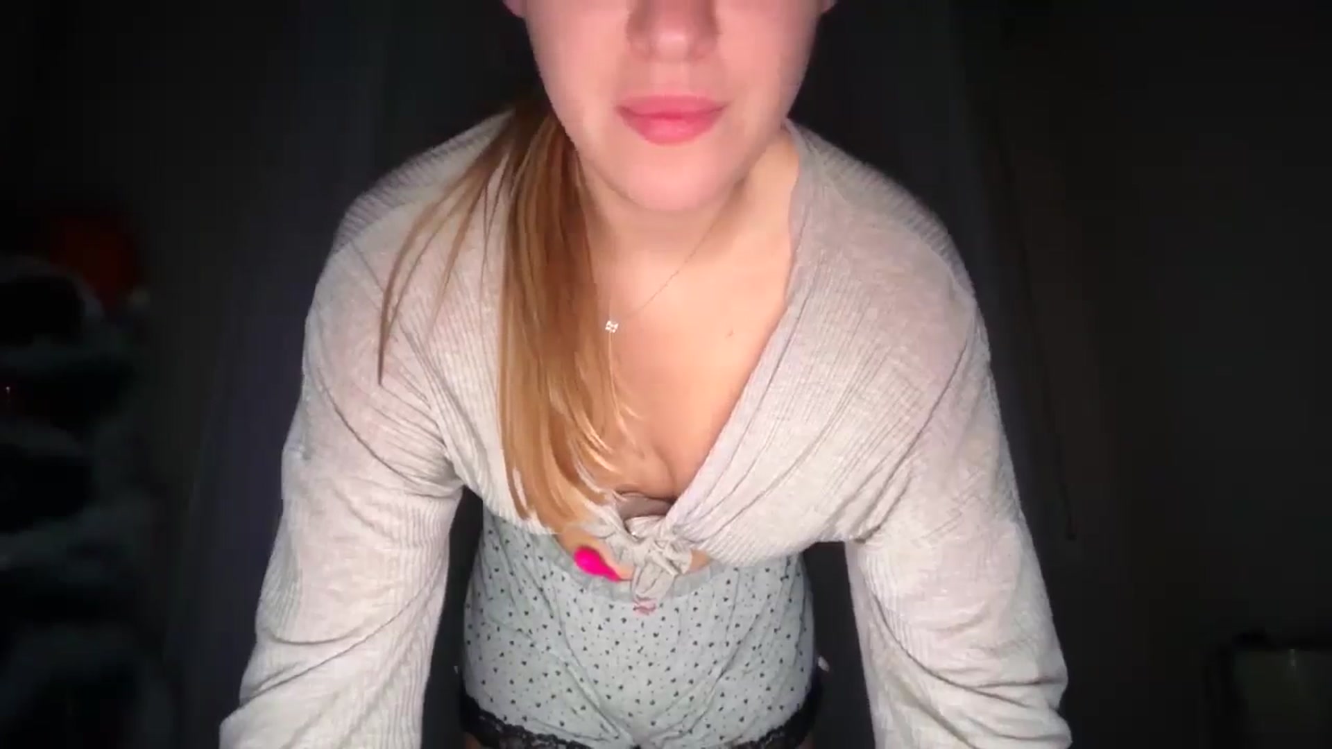 Gallery image thumbnail from SkySunFlower's myfreecams stream on, 12/13/2025, 15:53 image 4 of 20
