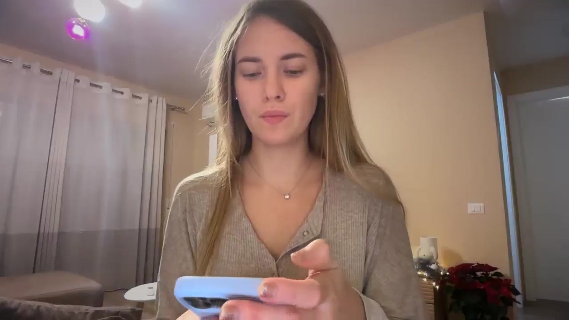 Gallery image thumbnail from SkySunFlower's myfreecams stream on, 12/14/2025, 16:42 image 5 of 20
