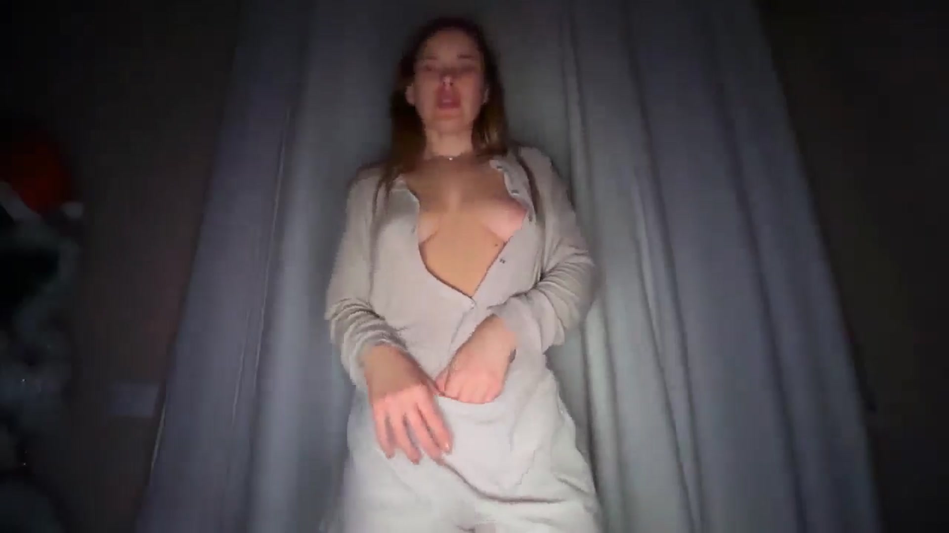 Gallery image thumbnail from SkySunFlower's myfreecams stream on, 12/24/2025, 07:03 image 7 of 20