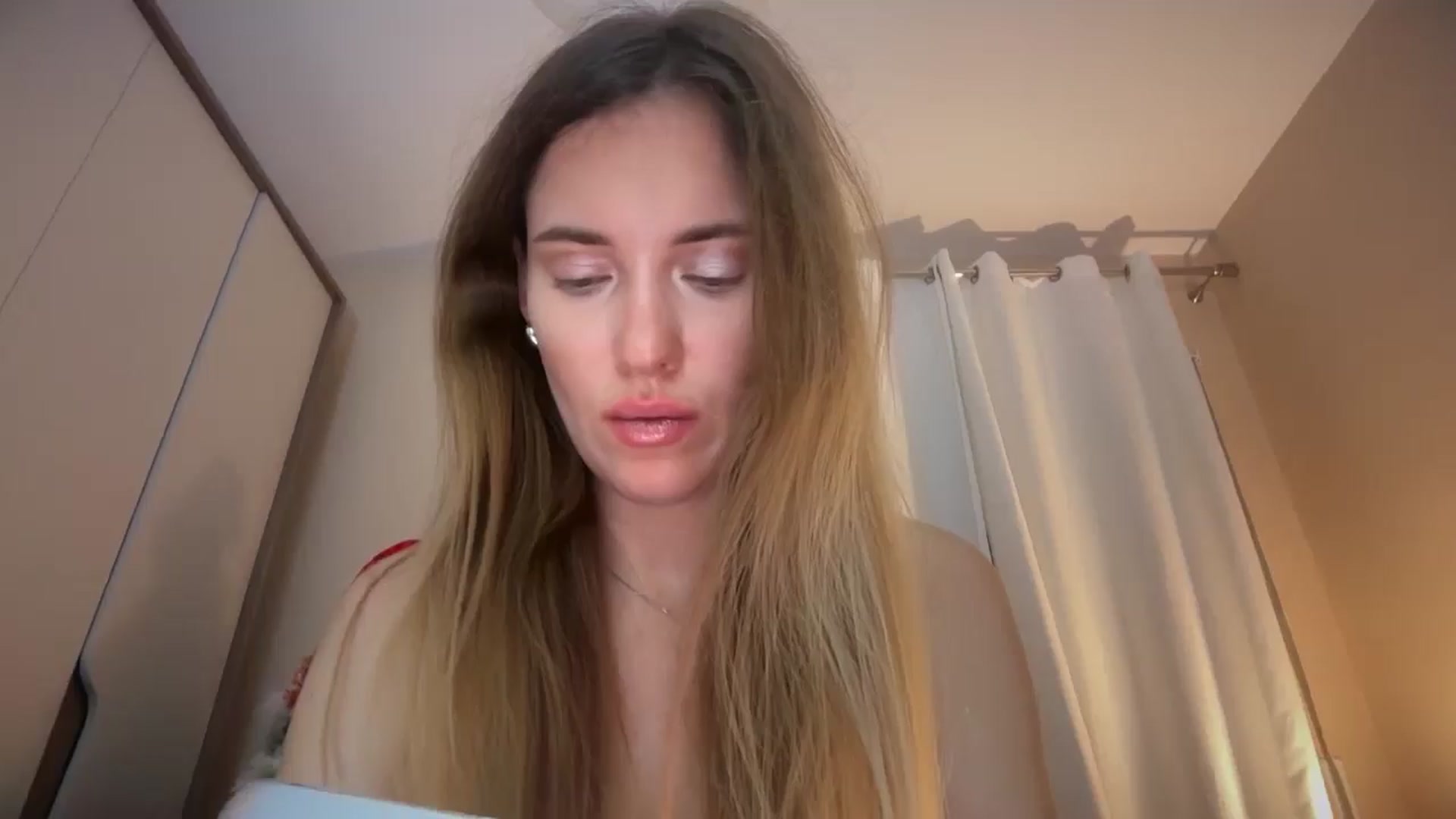 Gallery image thumbnail from SkySunFlower's myfreecams stream on, 12/25/2025, 24:19 image 1 of 20