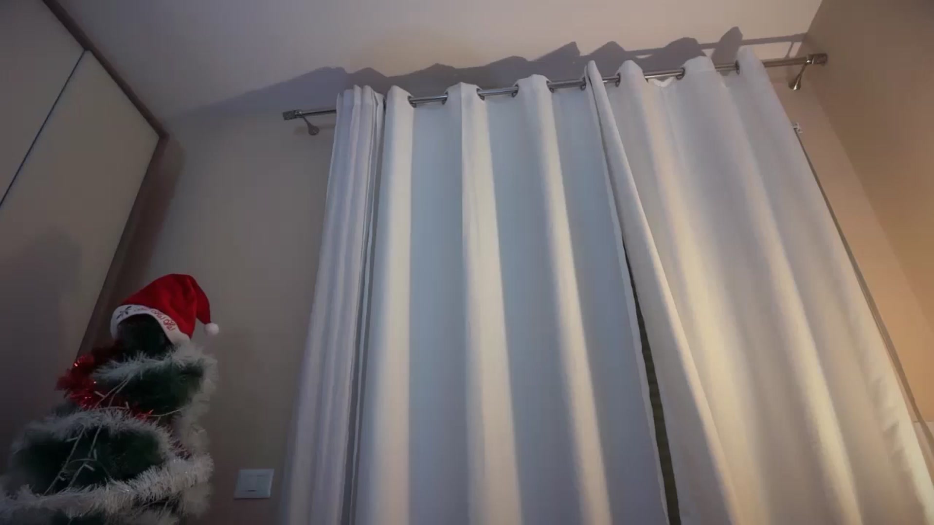 Gallery image thumbnail from SkySunFlower's myfreecams stream on, 12/25/2025, 24:19 image 6 of 20