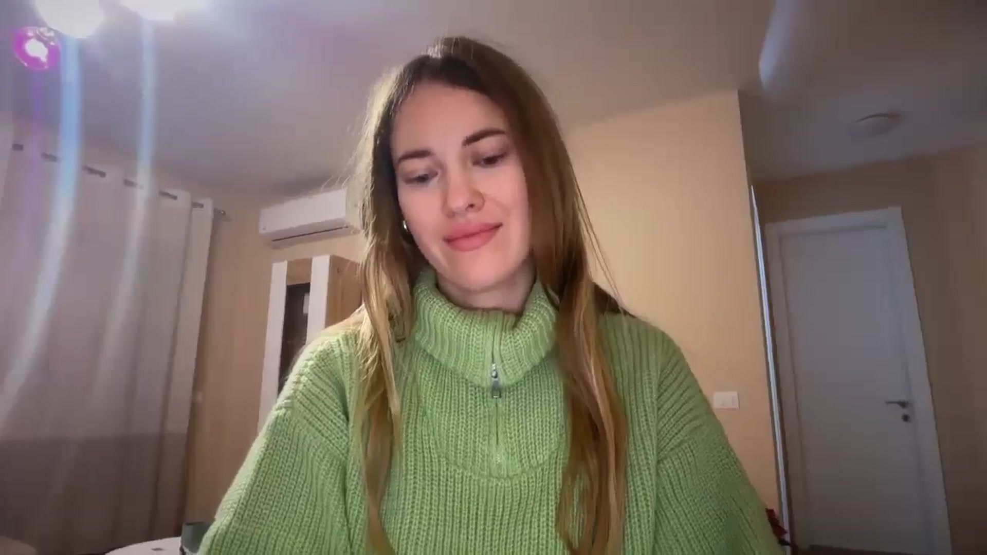 Gallery image thumbnail from SkySunFlower's myfreecams stream on, 12/26/2025, 21:20 image 6 of 20