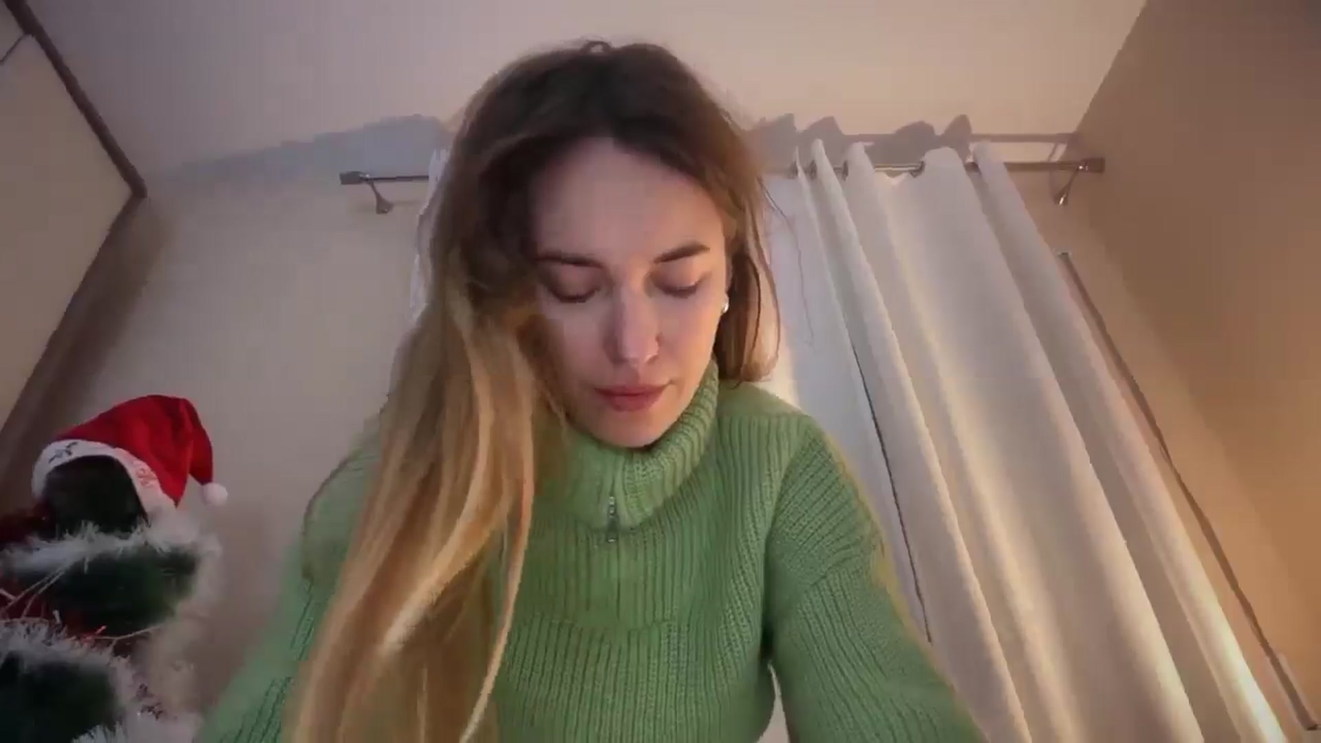Gallery image thumbnail from SkySunFlower's myfreecams stream on, 12/26/2025, 23:17 image 3 of 20