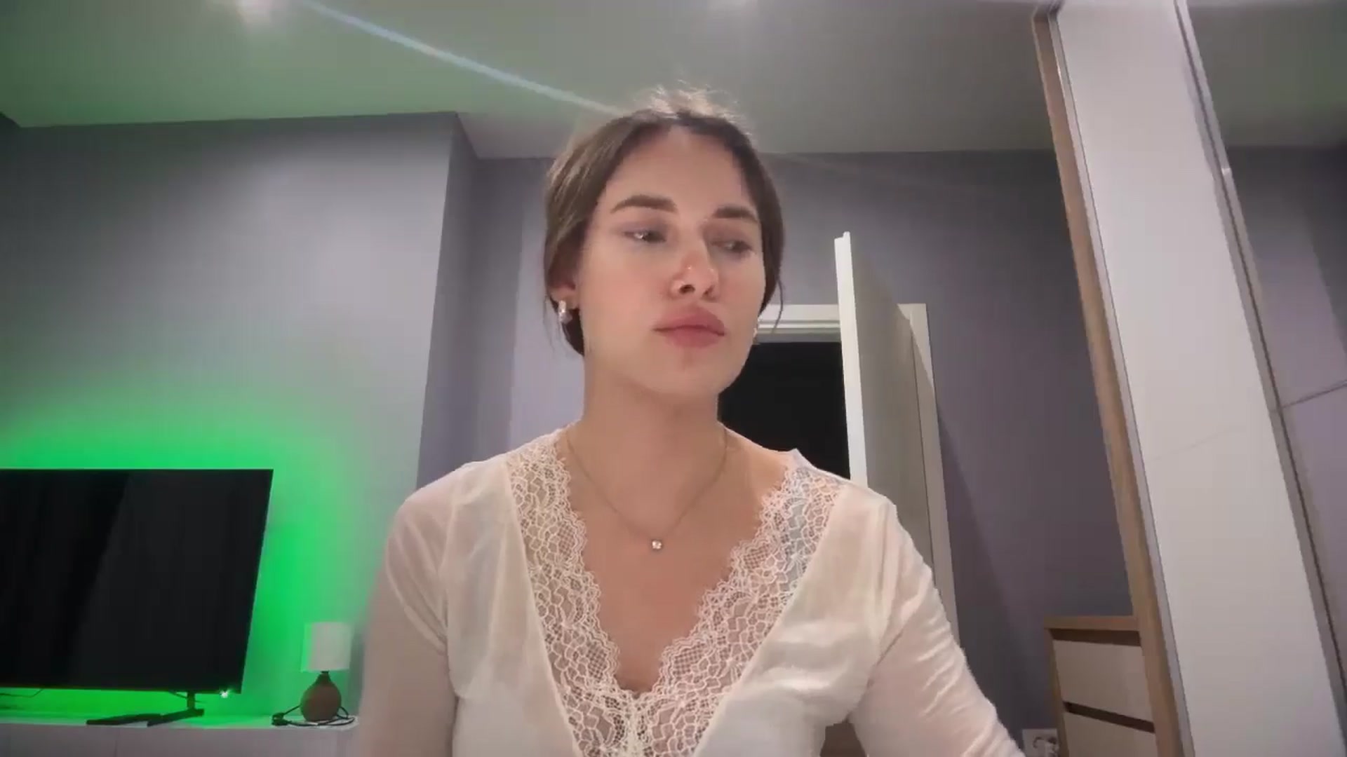Gallery image thumbnail from SkySunFlower's myfreecams stream on, 01/04/2026, 19:21 image 11 of 20