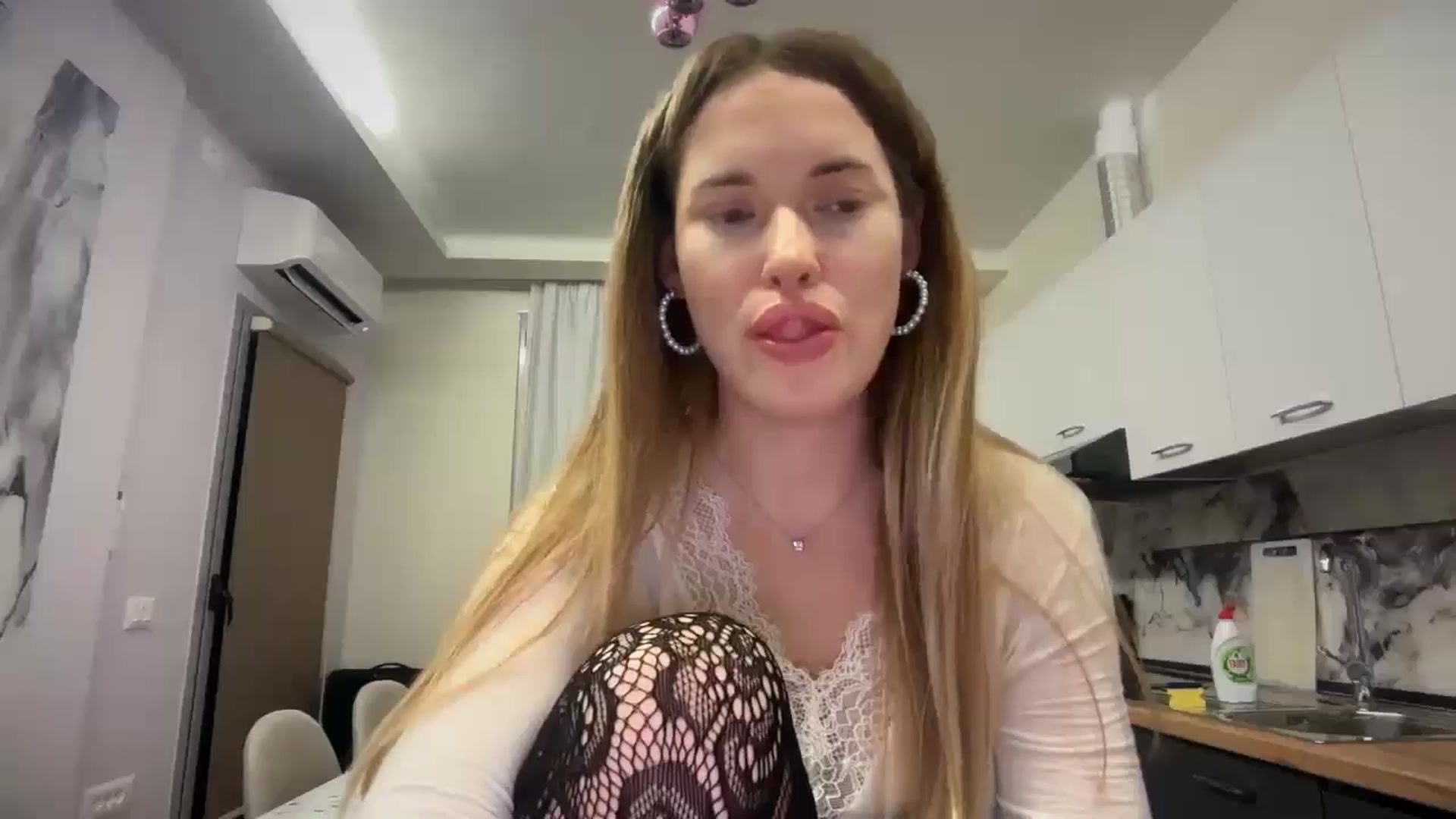Gallery image thumbnail from SkySunFlower's myfreecams stream on, 01/04/2026, 19:41 image 14 of 20