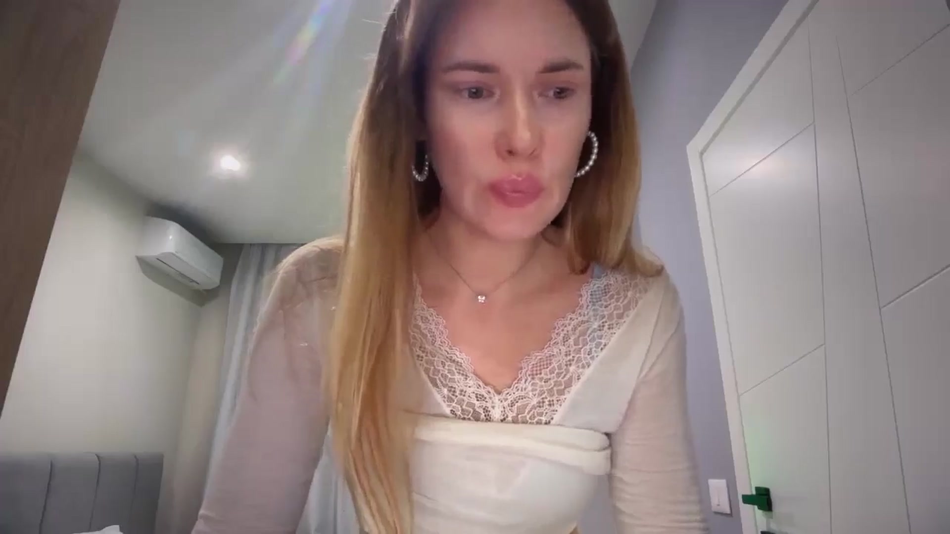 Gallery image thumbnail from SkySunFlower's myfreecams stream on, 01/04/2026, 19:41 image 8 of 20