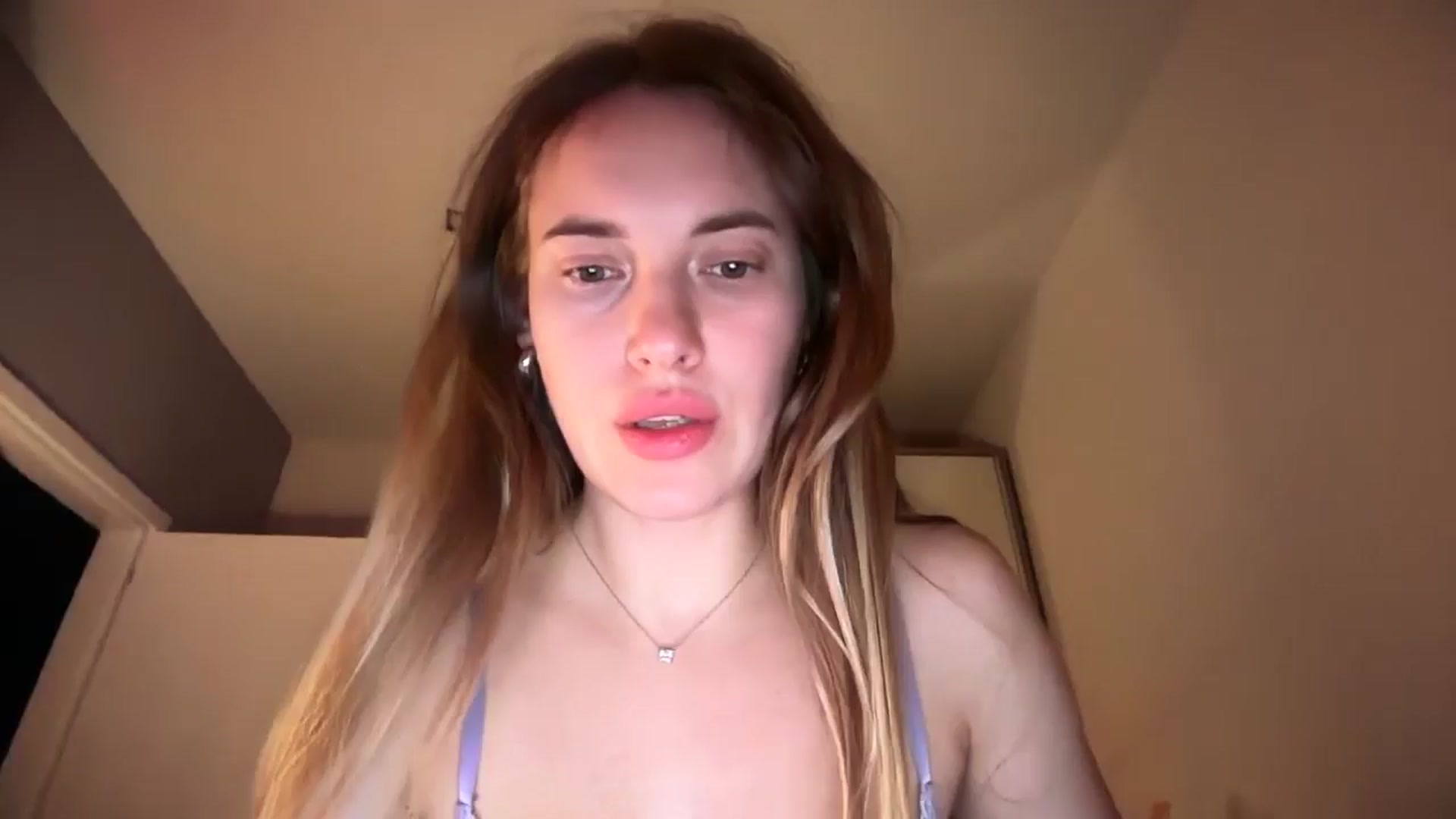 Gallery image thumbnail from SkySunFlower's myfreecams stream on, 01/06/2026, 01:05 image 1 of 20