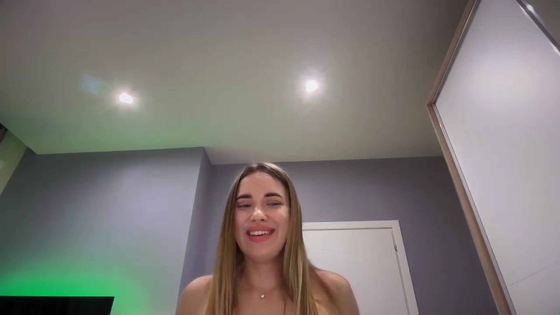 Gallery image thumbnail from SkySunFlower's myfreecams stream on, 01/09/2026, 24:03 image 16 of 20