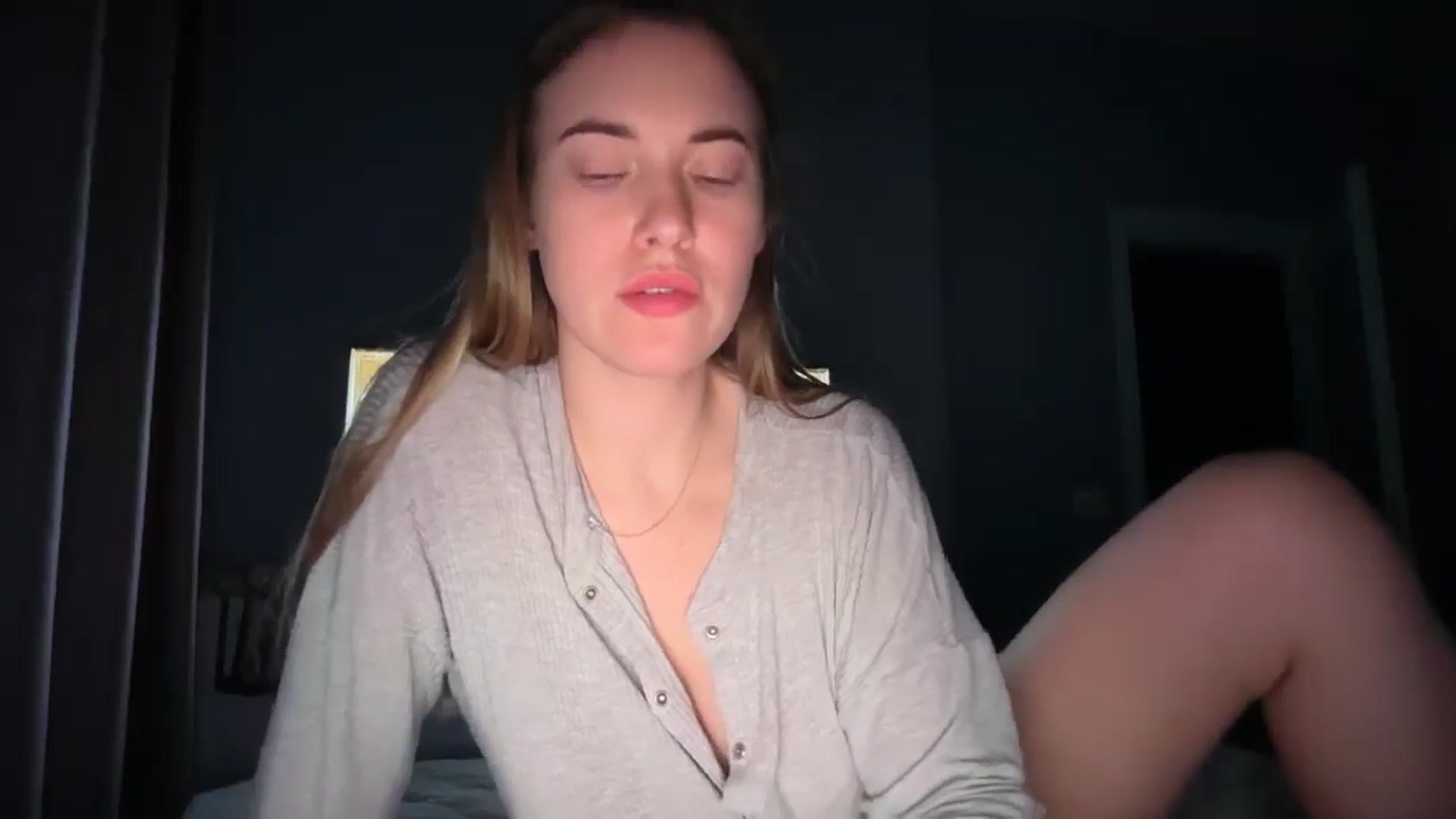 Gallery image thumbnail from SkySunFlower's myfreecams stream on, 01/10/2026, 06:23 image 2 of 20