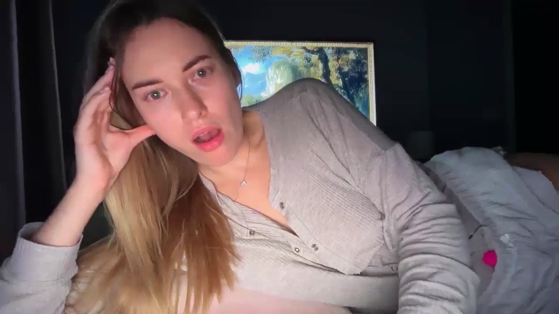 Gallery image thumbnail from SkySunFlower's myfreecams stream on, 01/10/2026, 07:10 image 12 of 20