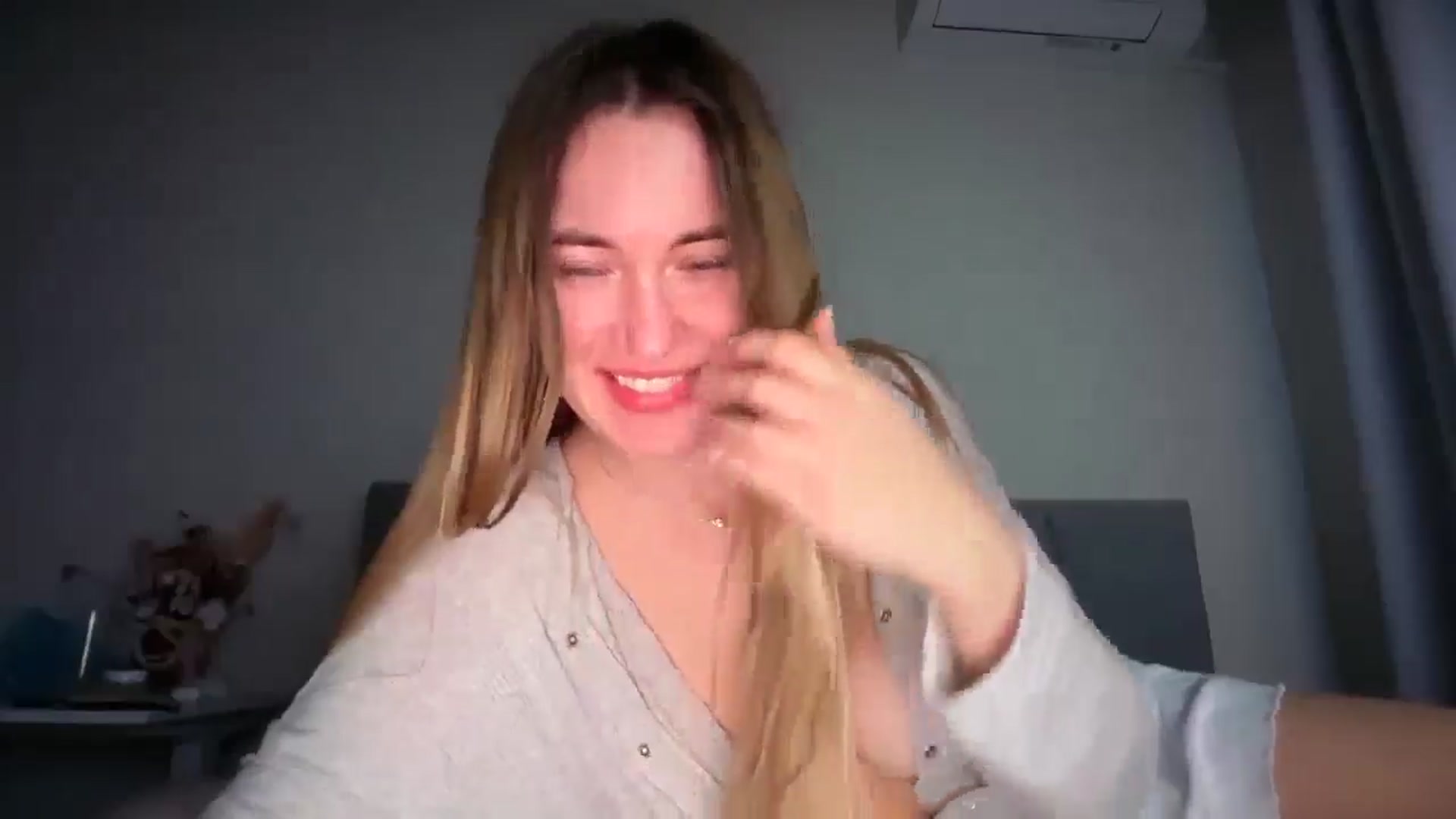 Gallery image thumbnail from SkySunFlower's myfreecams stream on, 01/11/2026, 07:51 image 6 of 20